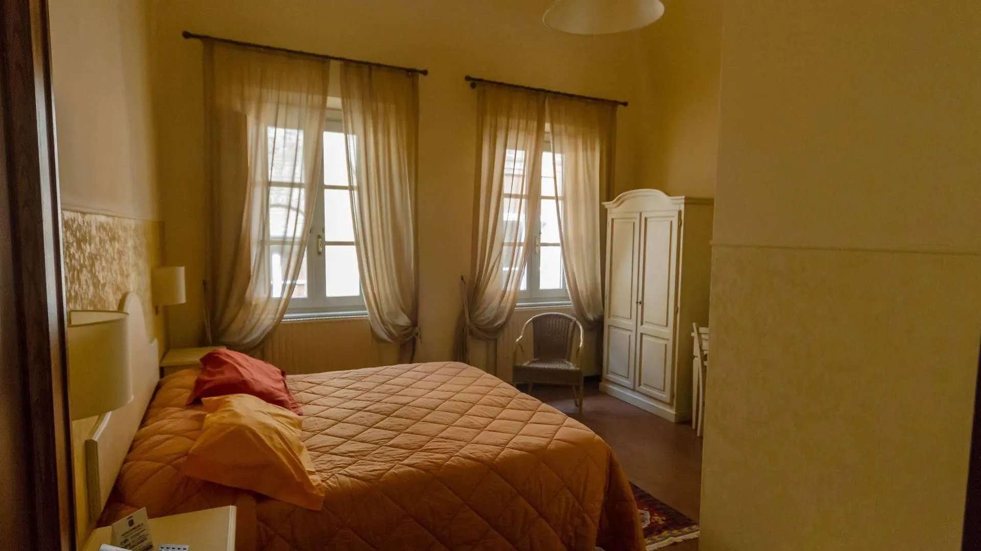 Albergo Etruria Volterra 3*,  İtalya